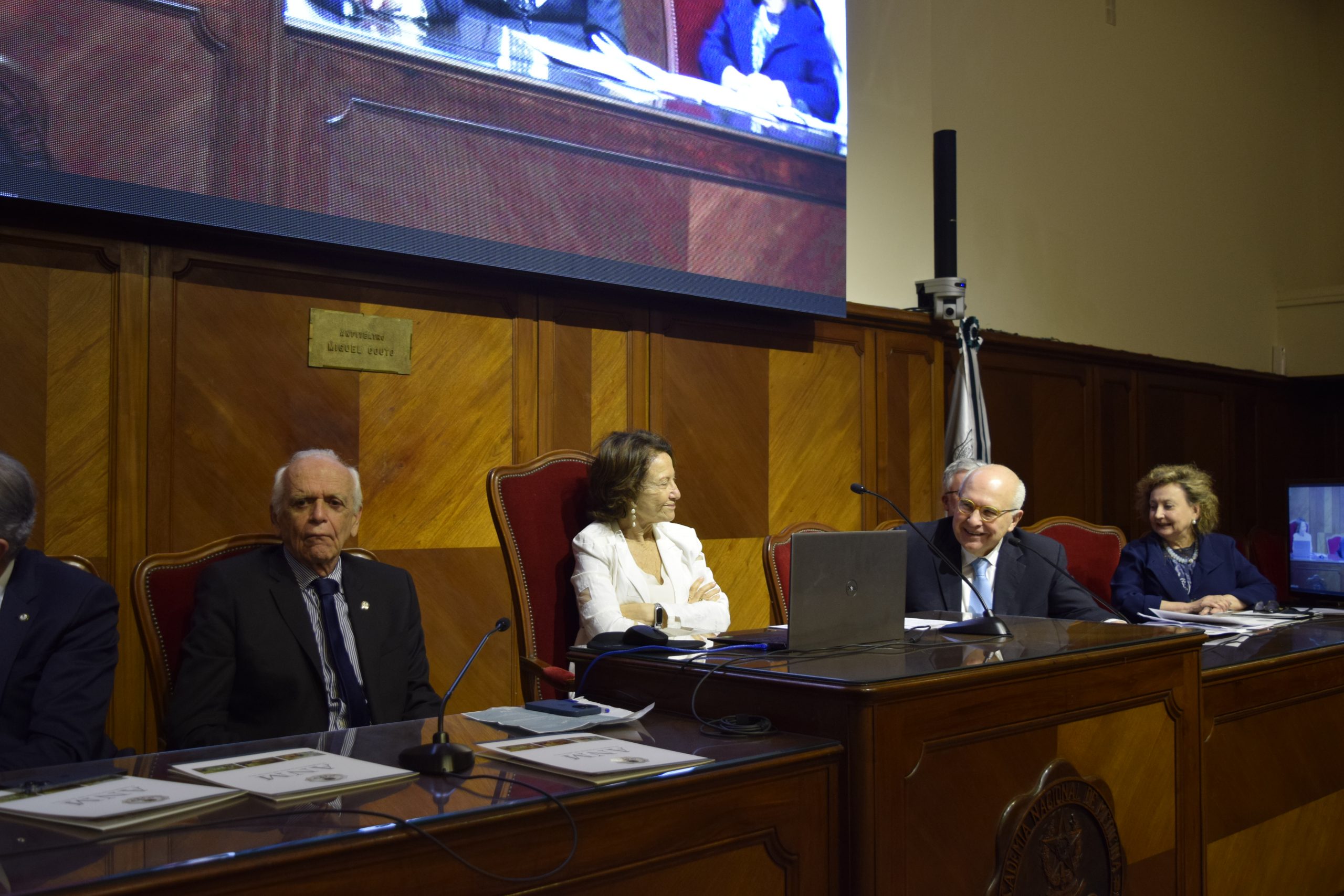 Ex-Presidente Acad. Rubens Belfort, Presidente Acad. Eliete Bouskela, Acad. Rui Maciel e Acad. Margareth Dalcolmo no Simpósio sobre EPM